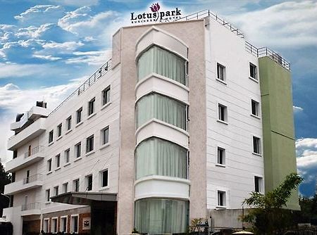 Lotus Park Hotel Бангалор Екстериор снимка