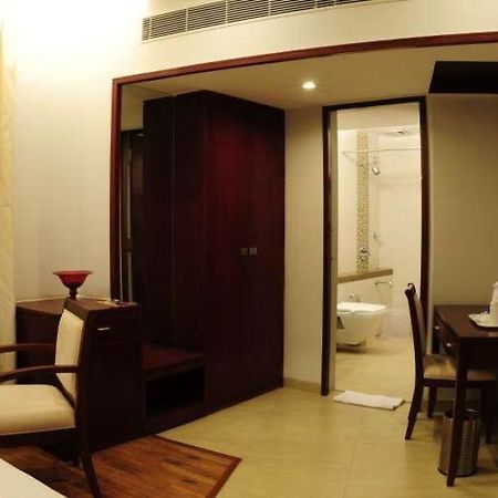 Lotus Park Hotel Бангалор Екстериор снимка