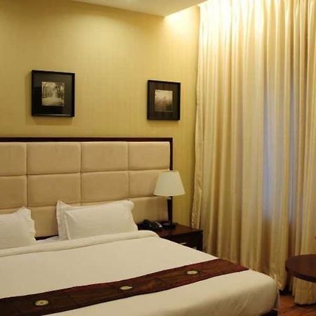 Lotus Park Hotel Бангалор Екстериор снимка