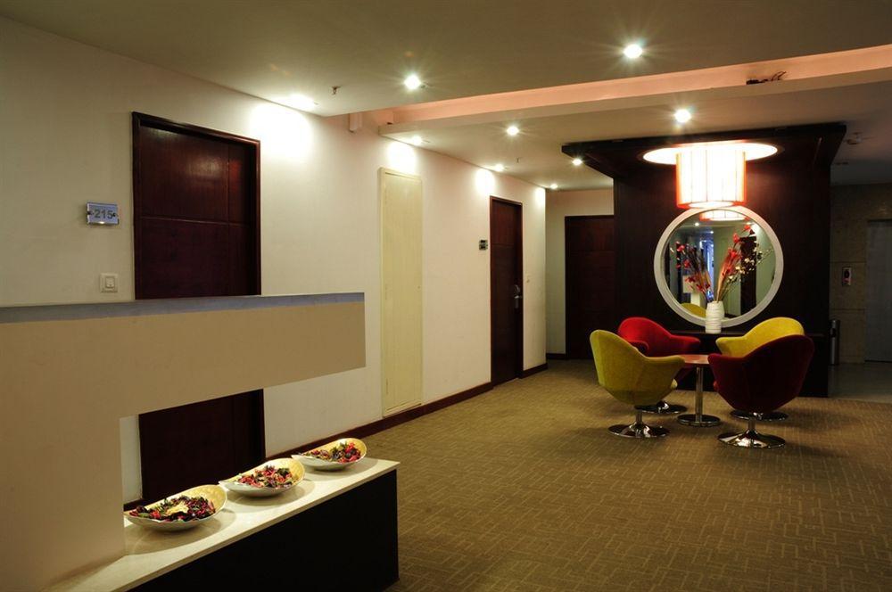 Lotus Park Hotel Бангалор Екстериор снимка