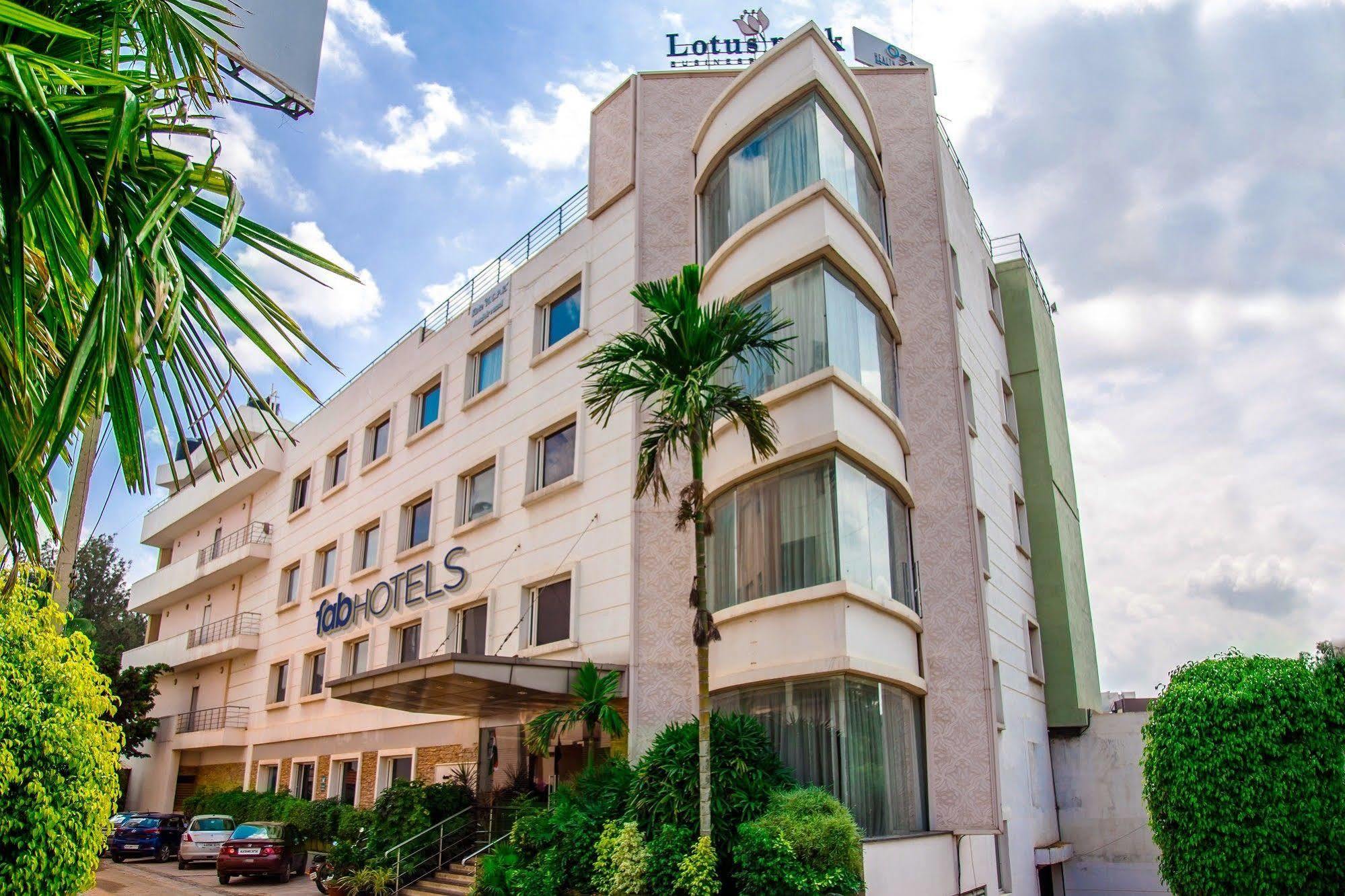 Lotus Park Hotel Бангалор Екстериор снимка