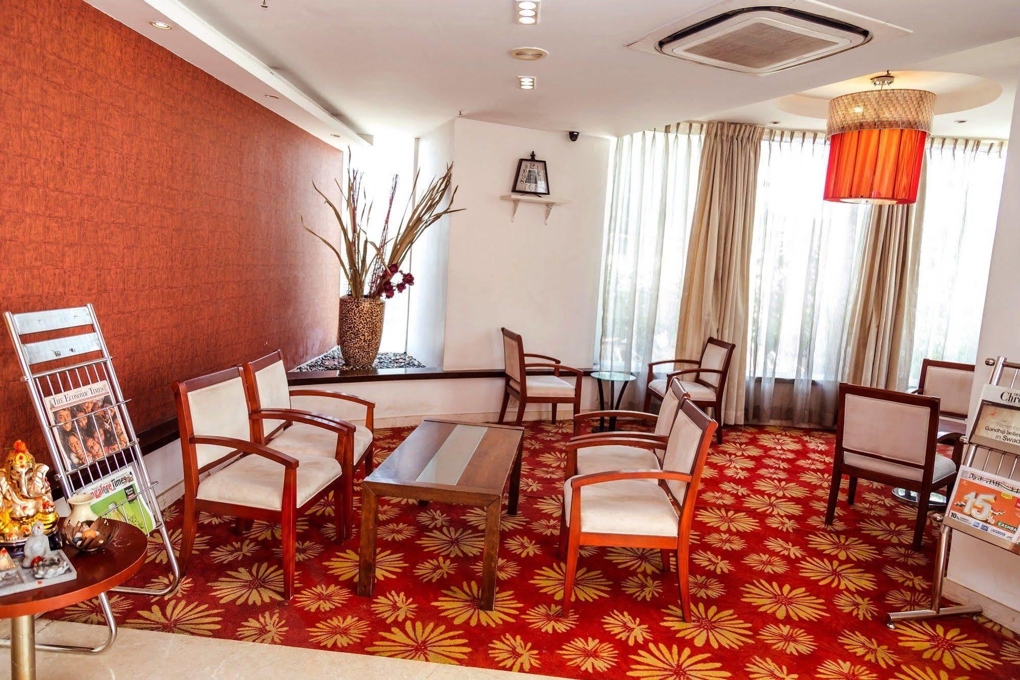 Lotus Park Hotel Бангалор Екстериор снимка