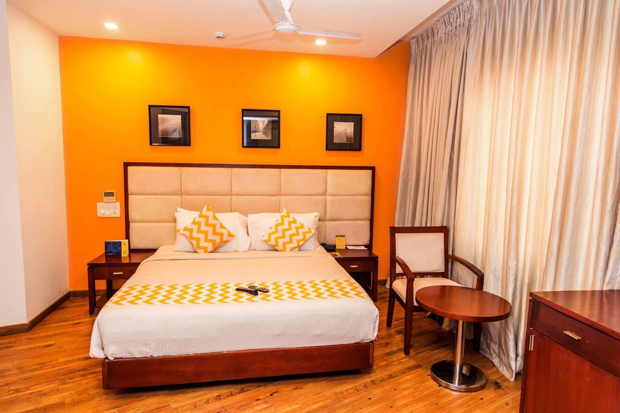 Lotus Park Hotel Бангалор Екстериор снимка
