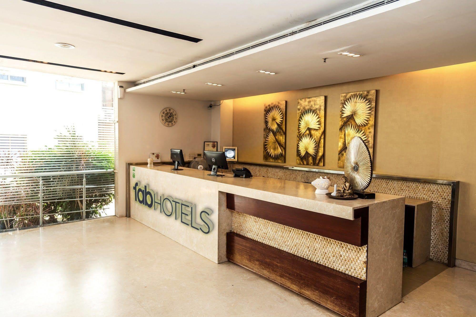 Lotus Park Hotel Бангалор Екстериор снимка