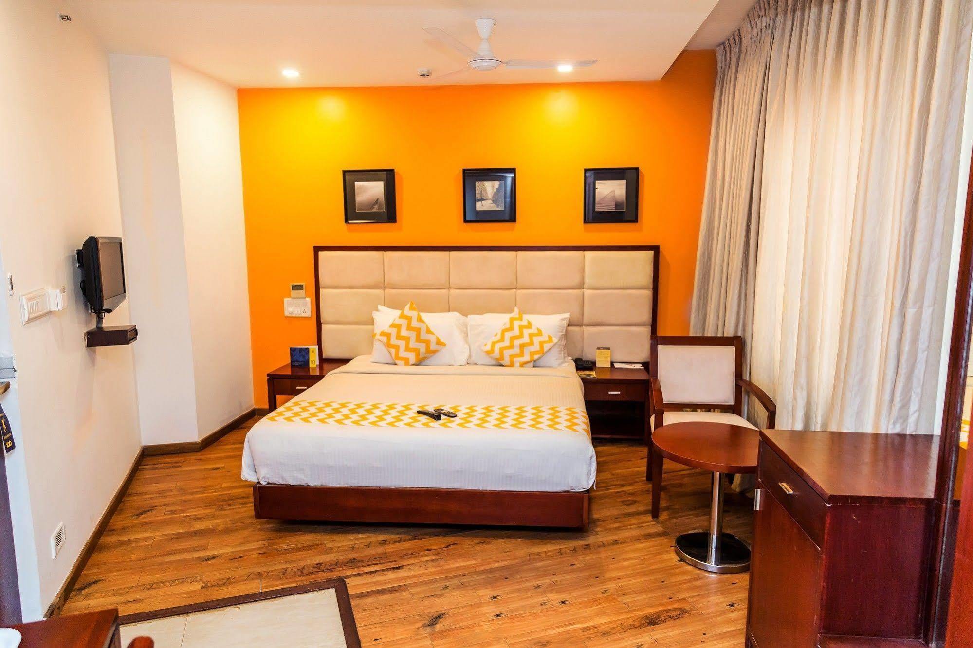 Lotus Park Hotel Бангалор Екстериор снимка