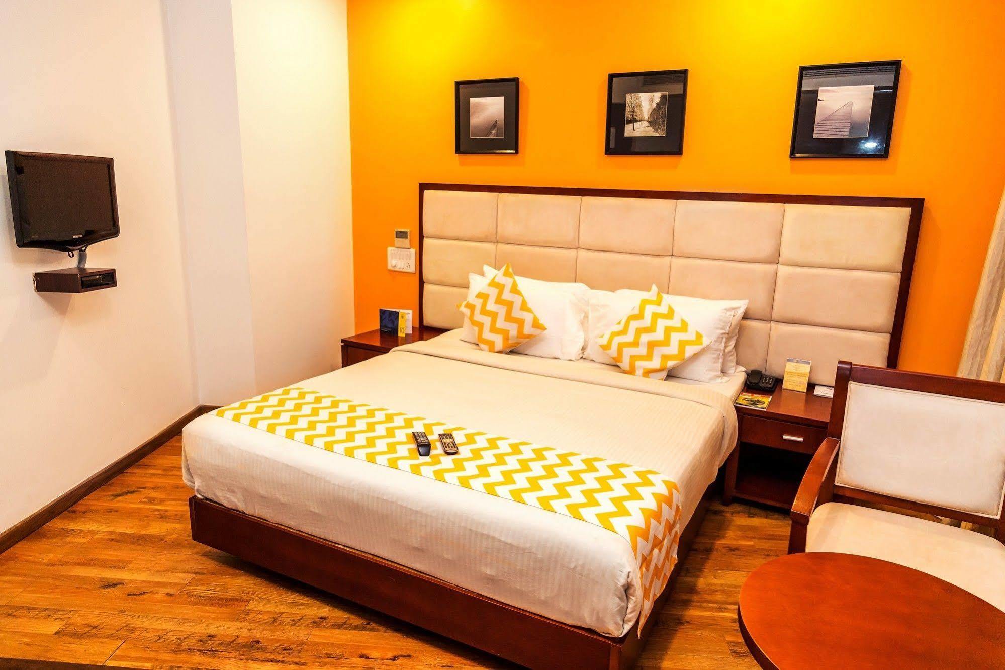 Lotus Park Hotel Бангалор Екстериор снимка