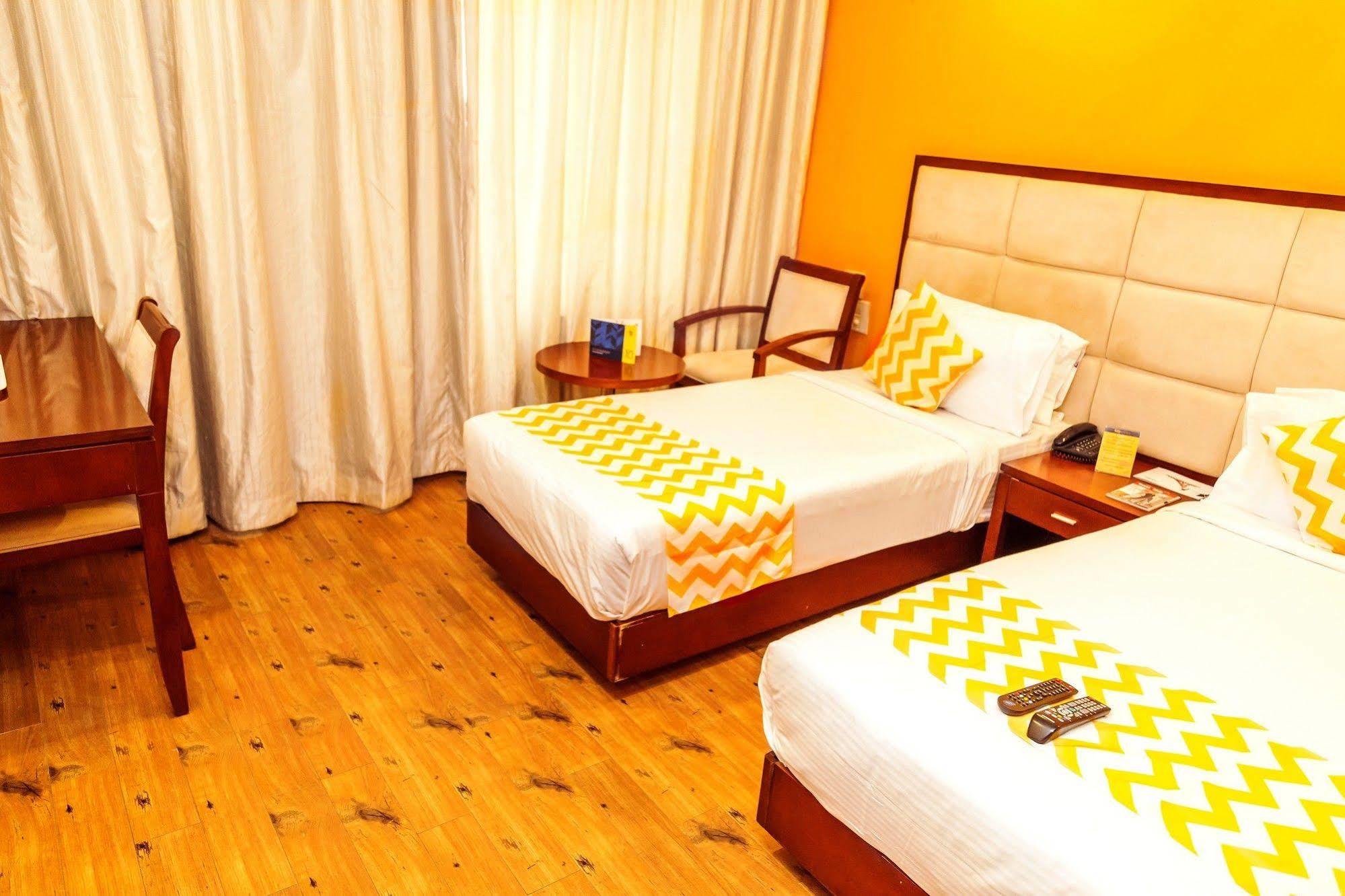 Lotus Park Hotel Бангалор Екстериор снимка
