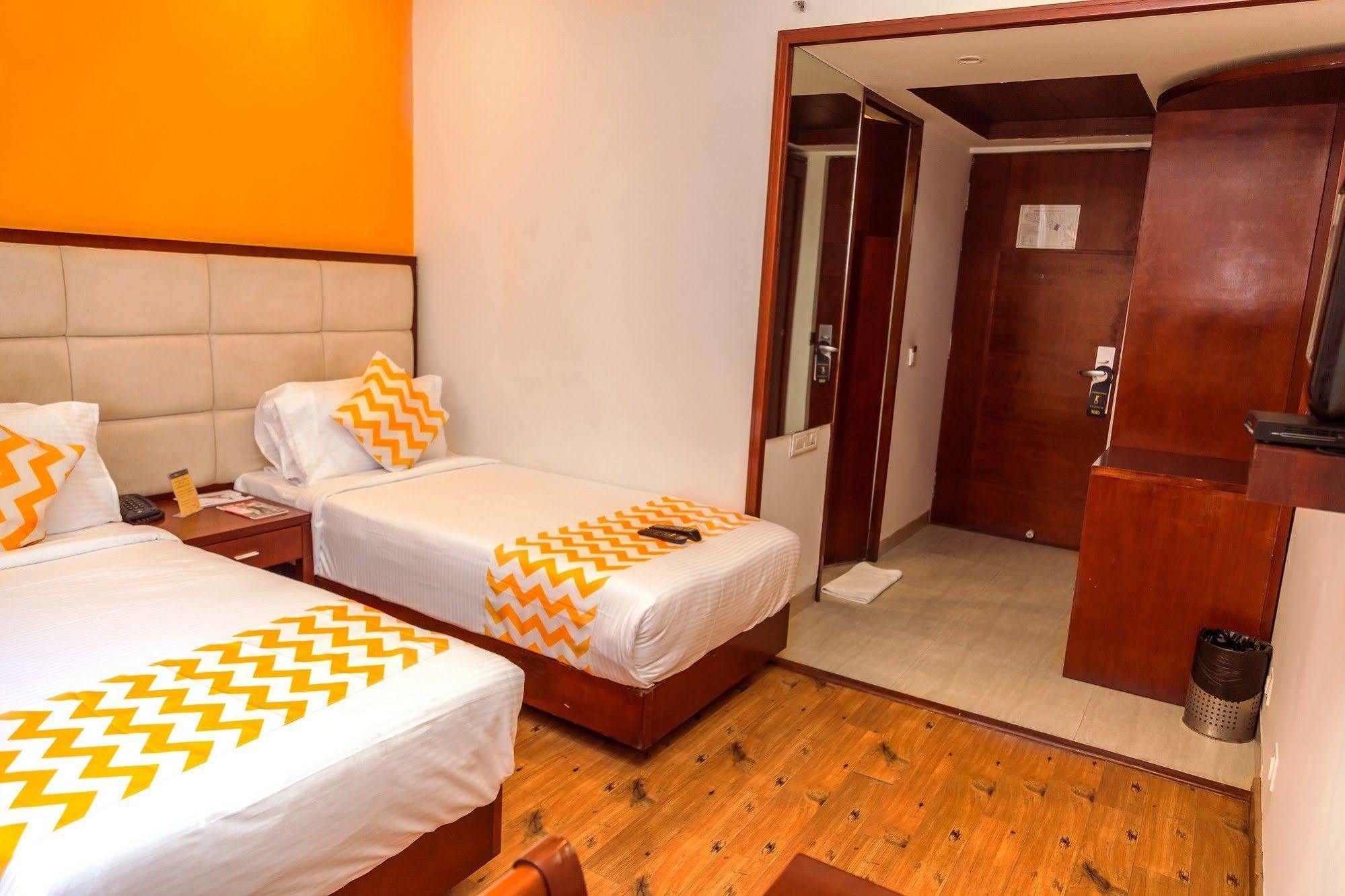 Lotus Park Hotel Бангалор Екстериор снимка