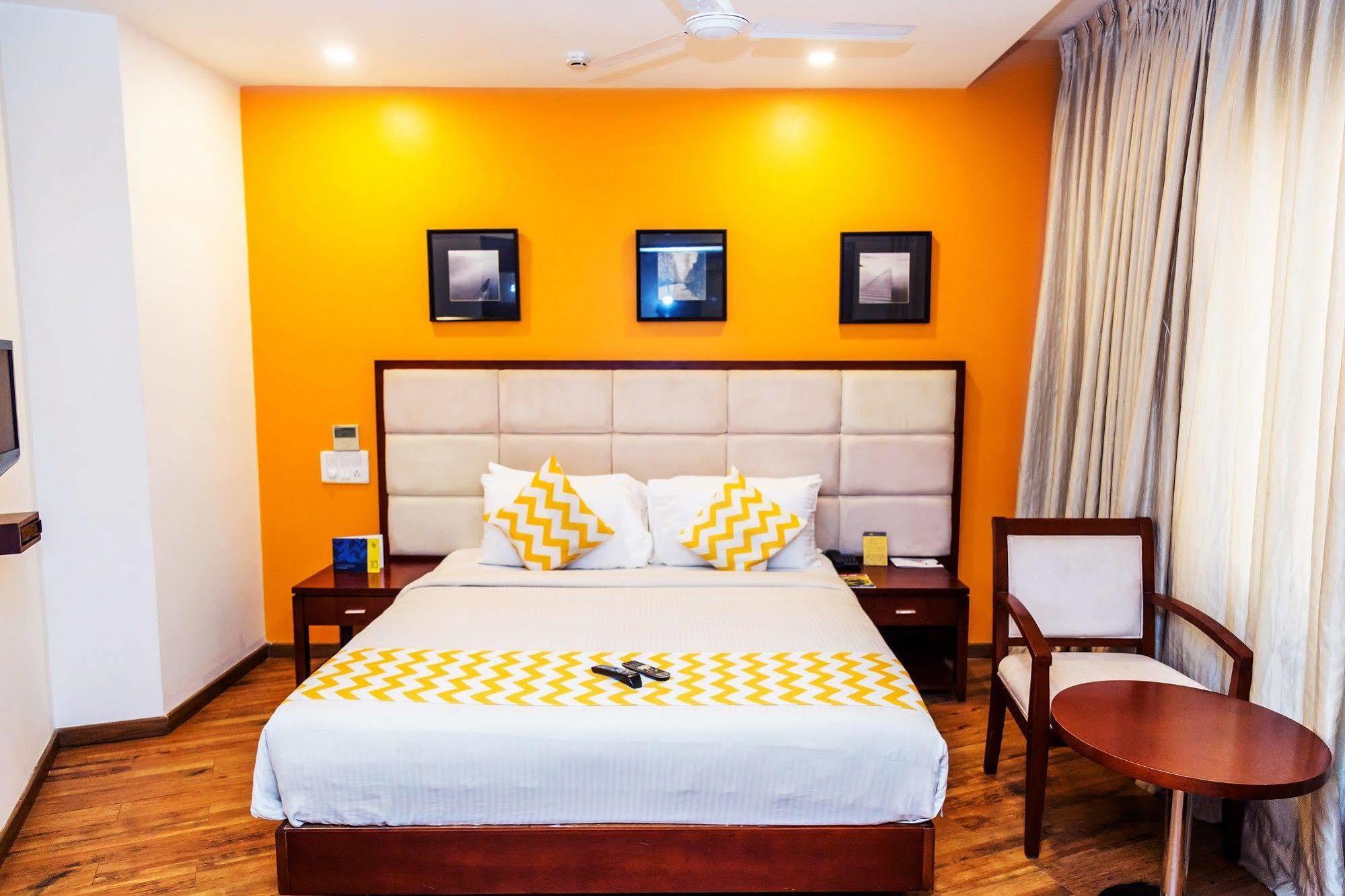 Lotus Park Hotel Бангалор Екстериор снимка