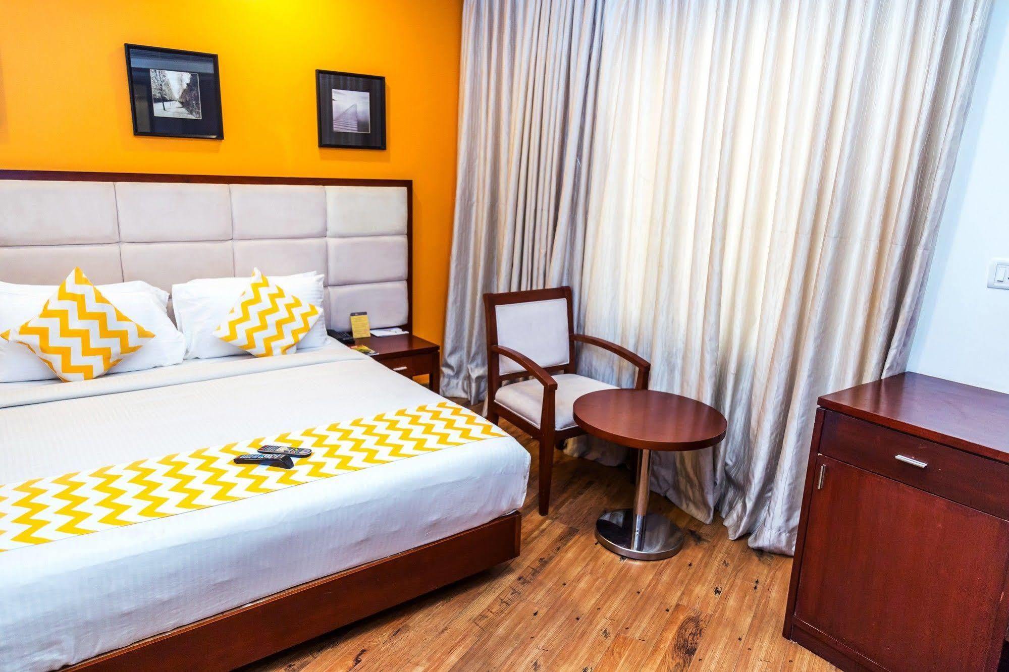 Lotus Park Hotel Бангалор Екстериор снимка
