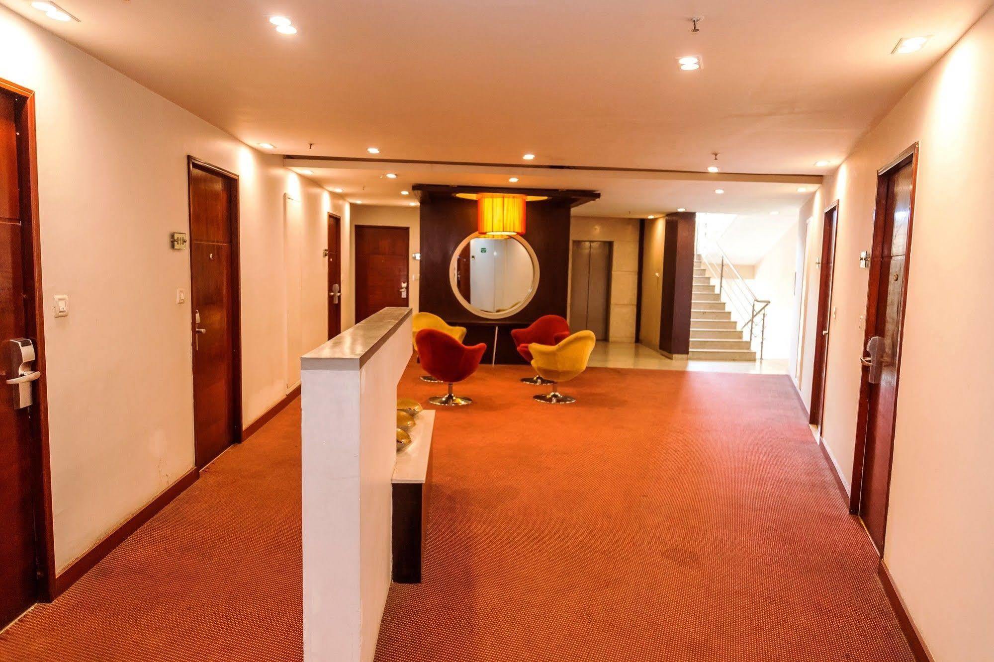 Lotus Park Hotel Бангалор Екстериор снимка